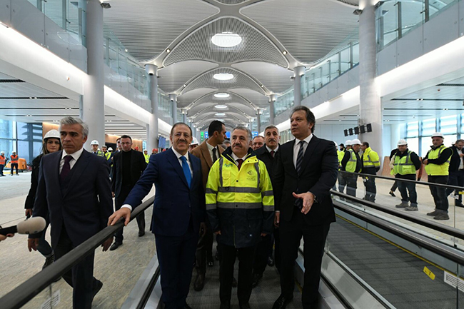 bakan-arslan-dunya,-istanbul-yeni-havalimani-projesinin-ilerleyisini-merak-ediyor-(3).jpg
