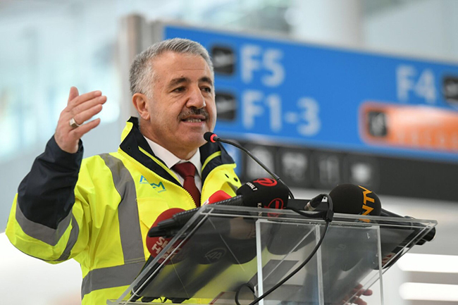 bakan-arslan-dunya,-istanbul-yeni-havalimani-projesinin-ilerleyisini-merak-ediyor-(4).jpg