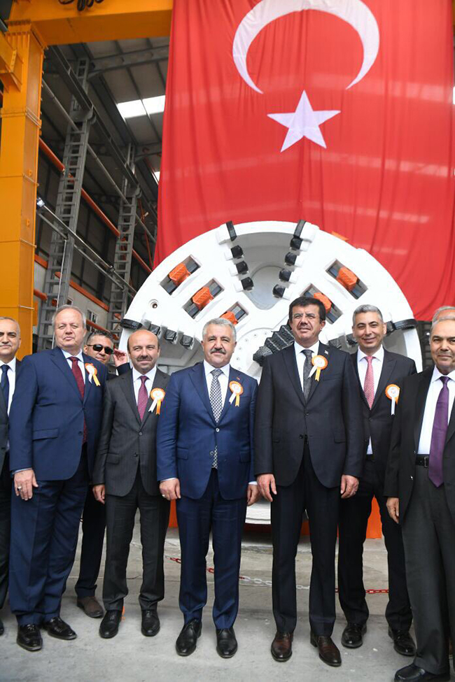 bakan-arslan-dunyanin-8.-tunel-delme-makinesi-ureten-ulkesiyiz-(4).jpg