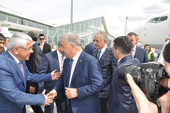 bakan-arslan-hayalleri-gercek-yapmak-icin-kars’a-geldi-(8).jpg