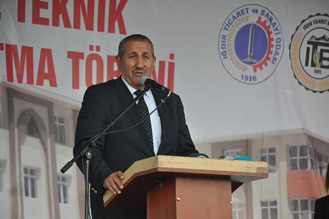 bakan-arslan-igdir’da-temel-atma-torenine-katildi-(6).jpg
