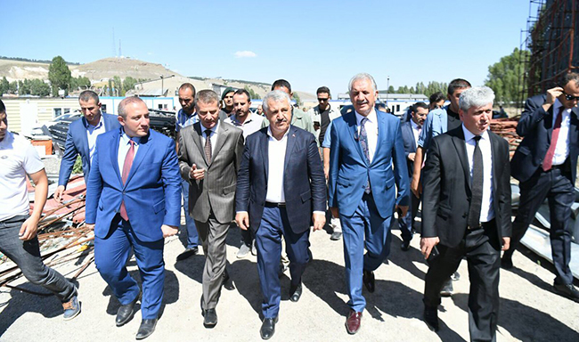 bakan-arslan-kafkas-harekati-arastirma-merkezini-inceledi-(1).jpg