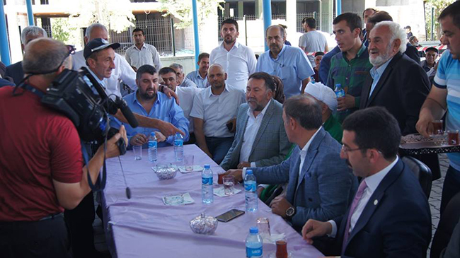 bakan-arslan-kagizmanda-taziyeleri-kabul-ediyor-(1).jpg