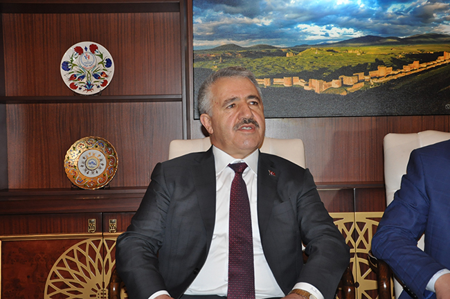 bakan-arslan-kars’tan-dunyaya-mesaj-verdi!-(10).jpg