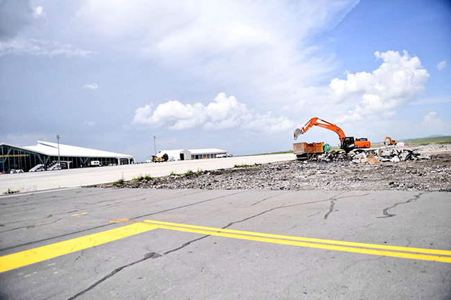 bakan-arslan-kars-harakani-havalimani-ikinci-pisti-30-ekim`den-once-acilacak-(11).jpg