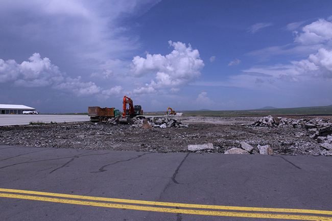 bakan-arslan-kars-harakani-havalimani-ikinci-pisti-30-ekim`den-once-acilacak-(4).jpg