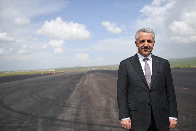 bakan-arslan-kars-harakani-havalimani-ikinci-pisti-30-ekim`den-once-acilacak-(7).jpg