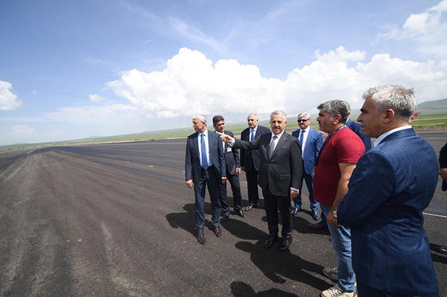 bakan-arslan-kars-harakani-havalimani-ikinci-pisti-30-ekim`den-once-acilacak-(8).jpg