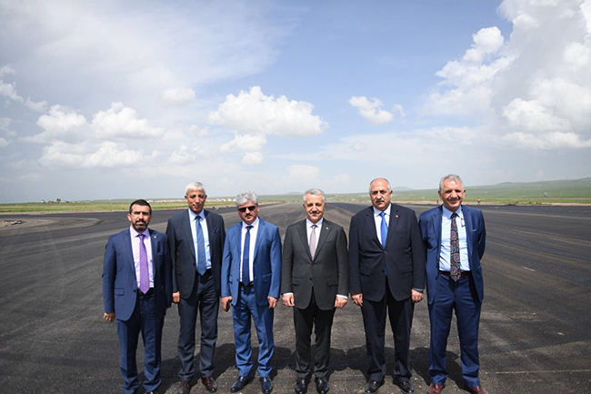 bakan-arslan-kars-harakani-havalimani-ikinci-pisti-30-ekim`den-once-acilacak-(9).jpg