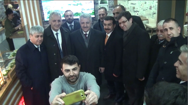 bakan-arslan-karsta-esnafi-ziyaret-etti!-(4)-001.jpg