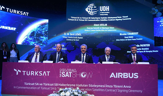 bakan-arslan-resmen-duyurdu-turksat-5a-ve-5byi-spacex-uzaya-tasiyacak-(2).jpg