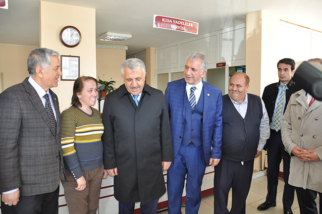 bakan-arslan-sarikamis’ta-esnafi-ziyaret-etti-(4).jpg