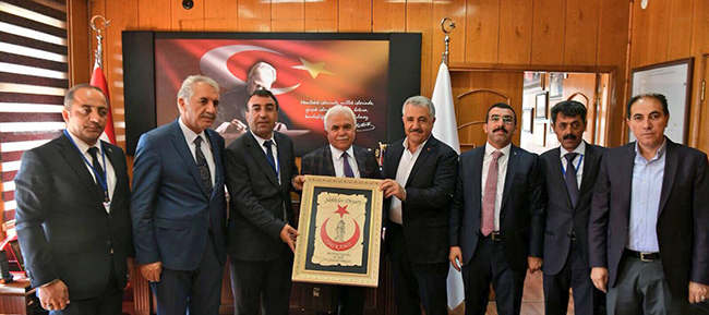 bakan-arslan-sarikamis-belediyesini-ziyaret-etti-(2).jpg