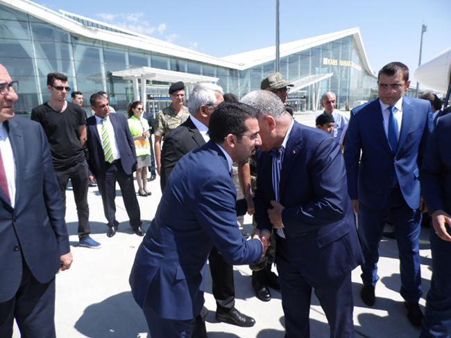 bakan-arslan-taziyeleri-kabul-etmek-icin-kars’a-geldi!-(4).jpg