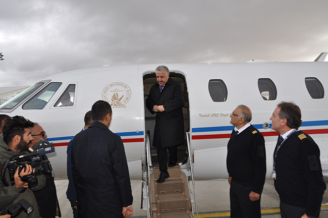 bakan-arslan-taziyeye-katilmak-uzere-kars’a-geldi-(1).jpg