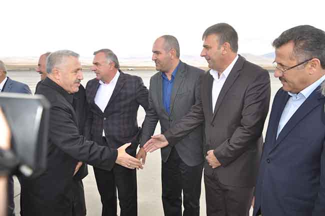 bakan-arslan-taziyeye-katilmak-uzere-kars’a-geldi-(7).jpg