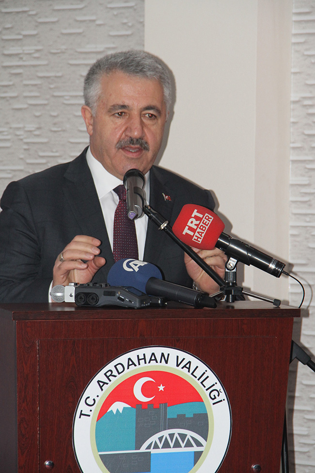 bakan-arslan-ve-elvan,-ardahanda-cazibe-merkezleri-tanitim-toplantisina-katildi-(7).jpg