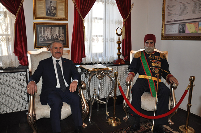 bakan-arslan-ve-kurtulmus,-turkiyenin-3uncu-harp-tarihi-muzesinin-acilisini-yapti-(9).jpg