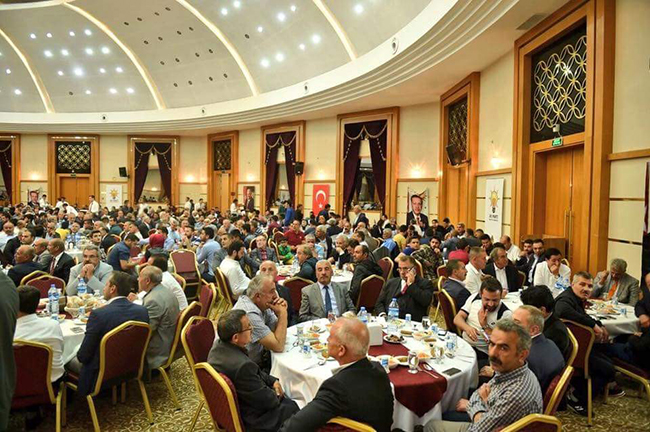 bakan-arslan-ve-tufenkci-malatyada-iftarini-acti-(5).jpg