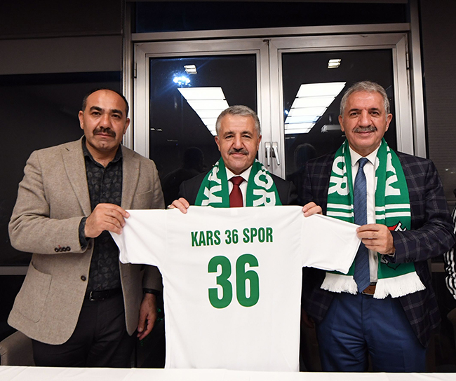 bakan-arslandan-kars-36-spor’a-destek-ziyareti-(8).jpg