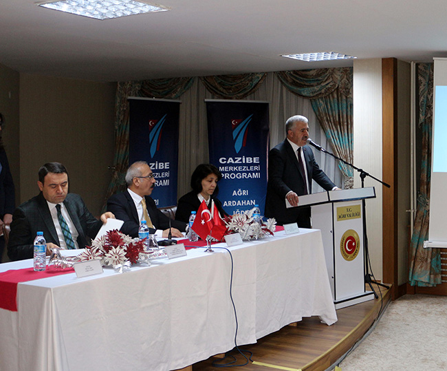 bakan-elvan-ve-arslan,-agri’da-cazibe-merkezi-programina-katildi-(5).jpg