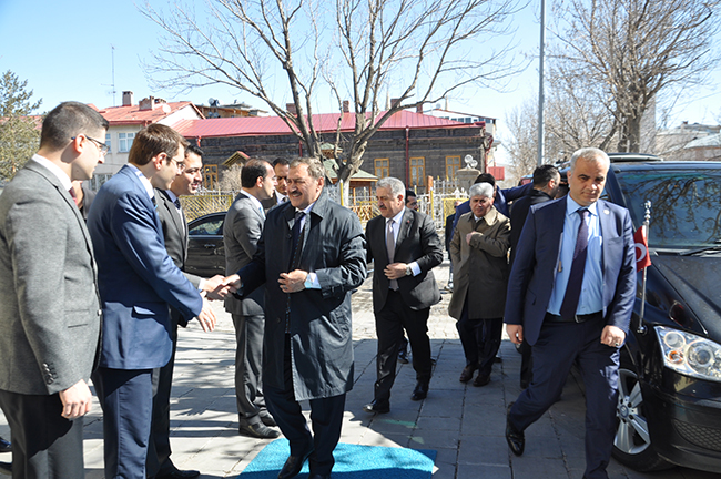 bakan-eroglu-kars-bahti-acik,-ucacak-bir-sehir-(6).jpg