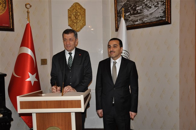 bakan-selcuk,-kars-valiligini-ziyaret-etti-(3).jpg