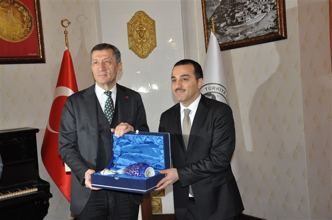 bakan-selcuk,-kars-valiligini-ziyaret-etti-(7).jpg