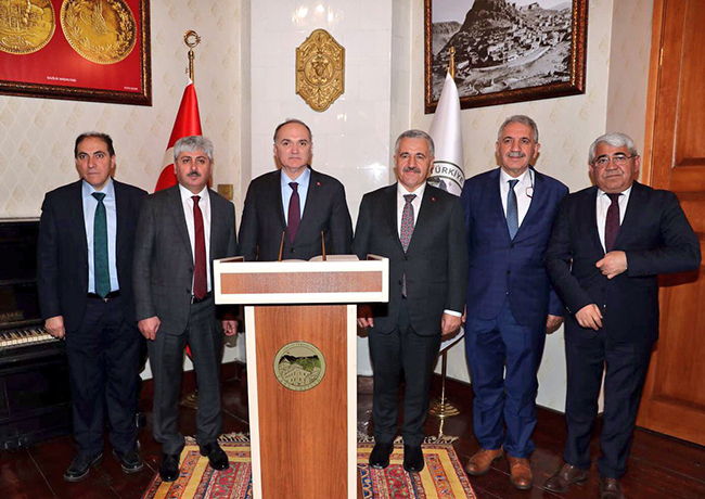 bakanlar,-kars-valiligini-ziyaret-etti-(1).jpg