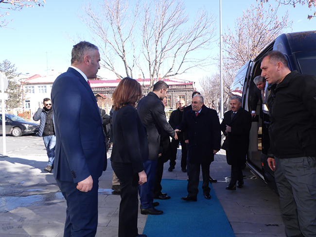 bakanlar-kars-valiligini-ziyaret-etti-(1).jpg