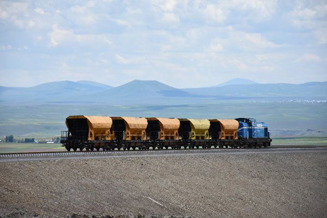 baku-tiflis-kars-(btk)-demiryolunda-ilk-tren-gorundu!-(1).jpg