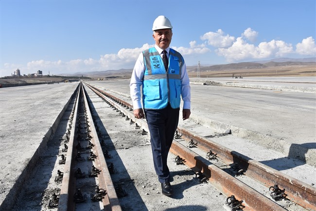 baku-tiflis-kars-demir-yolu-hem-kitalari-hem-raylari-birlestirdi-(3).jpg