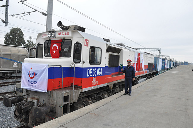 baku-tiflis-kars-demiryolu-hattinda-turkiyeden-ilk-tren-yola-cikti--(2).jpg