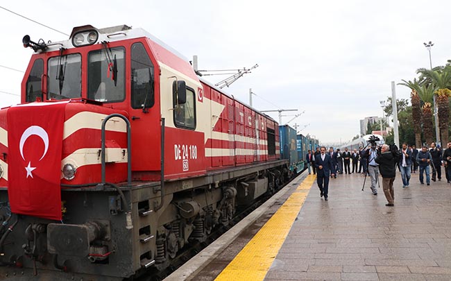 baku-tiflis-kars-demiryolu-hattinin-kara-treni-fark-atti-(3).jpg