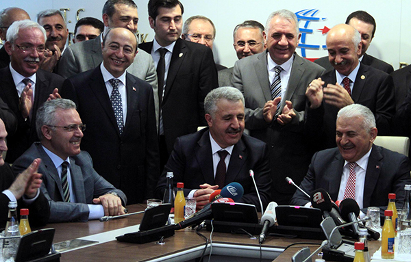 basbakan-binali-yildirim,-gorevi-ahmet-arslana-teslim-etti-(1).jpg