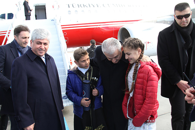 basbakan-binali-yildirim-kars’ta-resmi-torenle-karsilandi-(3).jpg