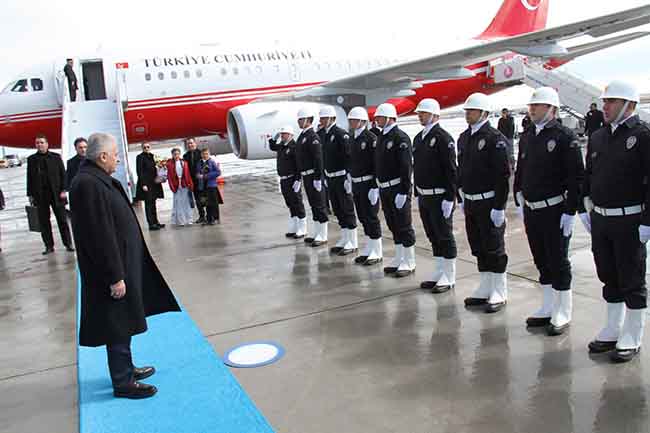 basbakan-binali-yildirim-kars’ta-resmi-torenle-karsilandi-(4).jpg
