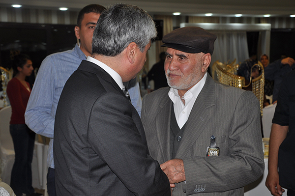 baskan-karacanta,-sehit-ve-gazi-aileleriyle-iftarda-bulustu-(3).jpg