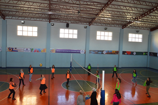 bayan-veliler-voleybol-turnuvasinda-kapisti-(1).jpg