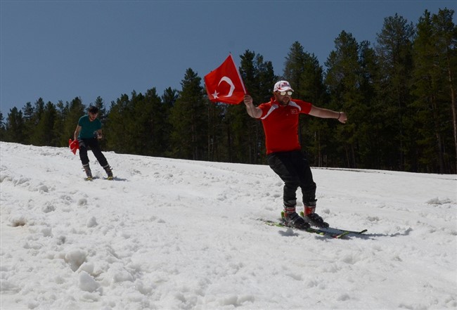 bayrami-2-bin-700-rakimda-kayak-yaparak-kutladilar-(3).jpg
