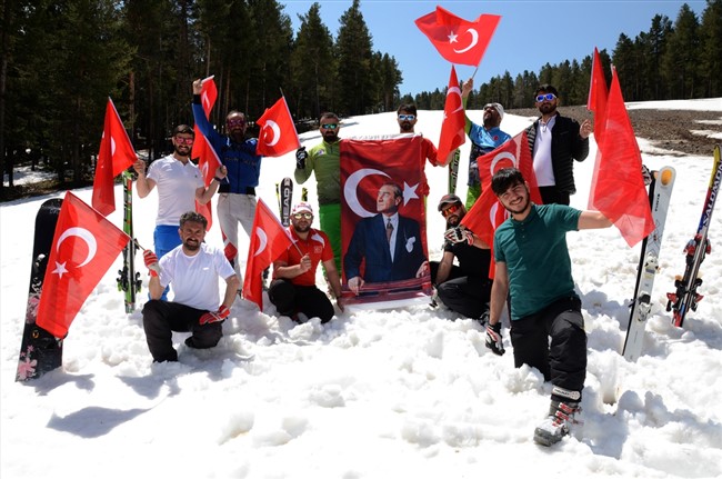 bayrami-2-bin-700-rakimda-kayak-yaparak-kutladilar-(9).jpg