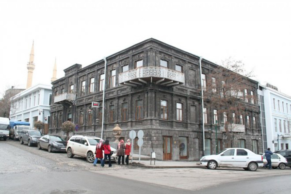 belediye-yaslilar-ve-kadinlar-icin-bakin-neler-yapti.jpg