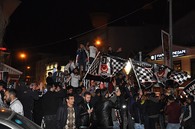 besiktaslilar-kars’ta-sampiyonluk-kutladilar!-(11).jpg