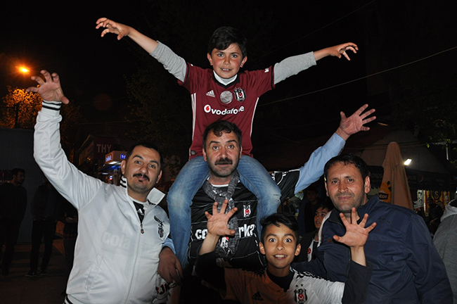 besiktaslilar-kars’ta-sampiyonluk-kutladilar!-(14).jpg