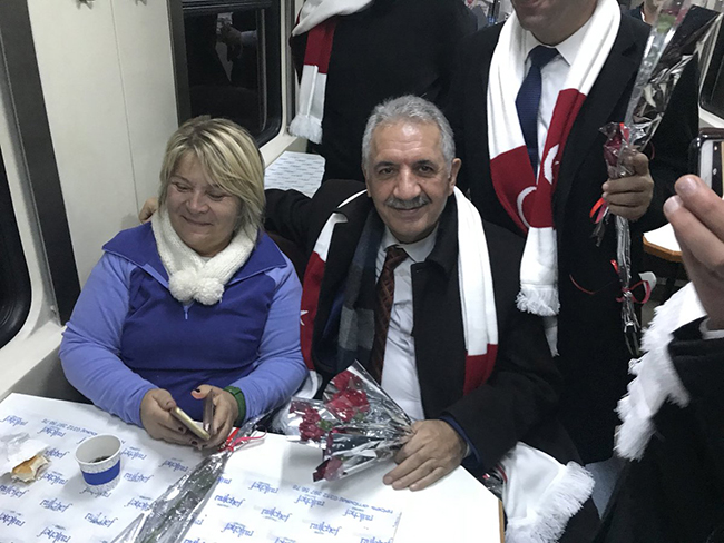 beyribey-ve-toksoy,-dogu-ekspresiyle-yolculuk-yapti-(15).jpg