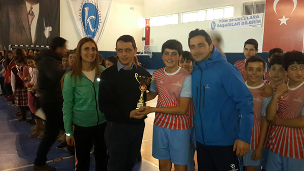 birinci-yilinda-2-kupa-kazandilar-(1).jpg
