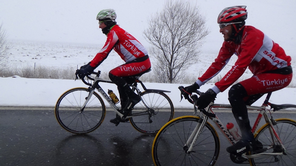 bisikletciler-karsa-ulasti!-(1).20150102153822..jpg