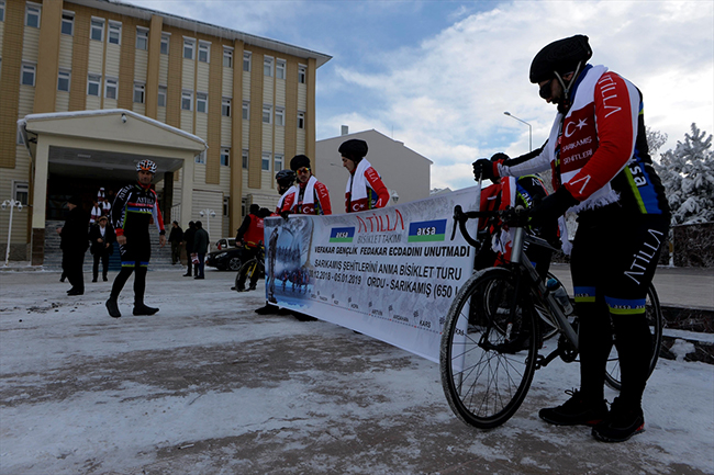 bisikletciler-sarikamis-sehitleri-icin-5-gundur-pedal-ceviriyor-(2).jpg
