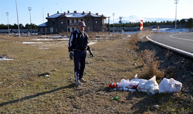 bozkirdaki-vahanin-temizligi-cevre-dostu-emekli-memura-emanet-(7).jpg