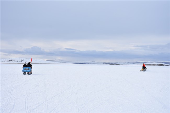 buz-tutan-cildir-golunde-kar-motorlariyla-gezinti-imkani-(4).jpg